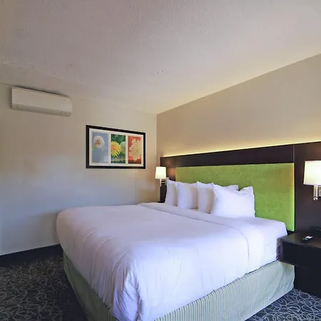 Hotel El Sendero Inn, An Ascend Collection 4*